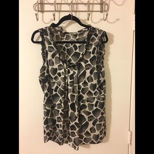 Black/white giraffe pattern sleeveless blouse